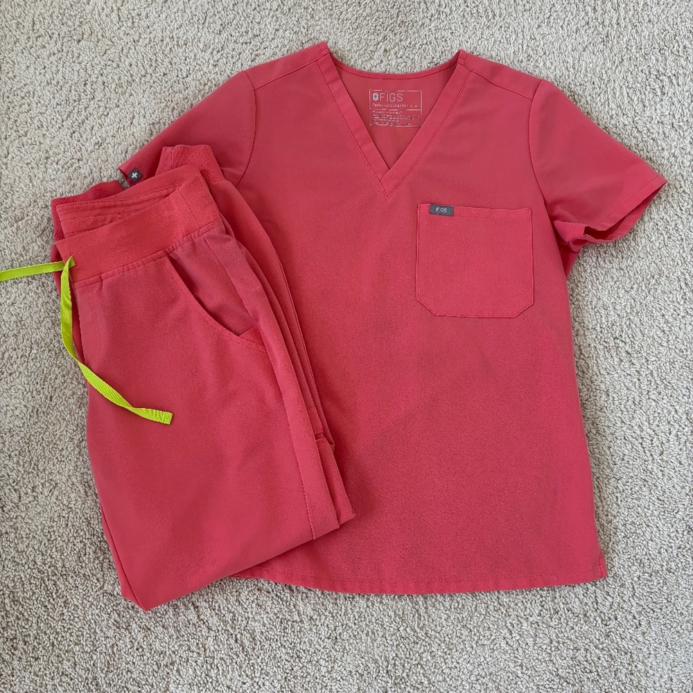 Figs Coral Scrub Set